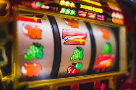 l444 လောင်းကစား Slots Jackpot Myanmar ကစားသမားများ MMK ဖြင့် ကစားနေသောပုံ